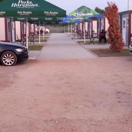 Glamtainer Court Hotel Curteni Exterior photo